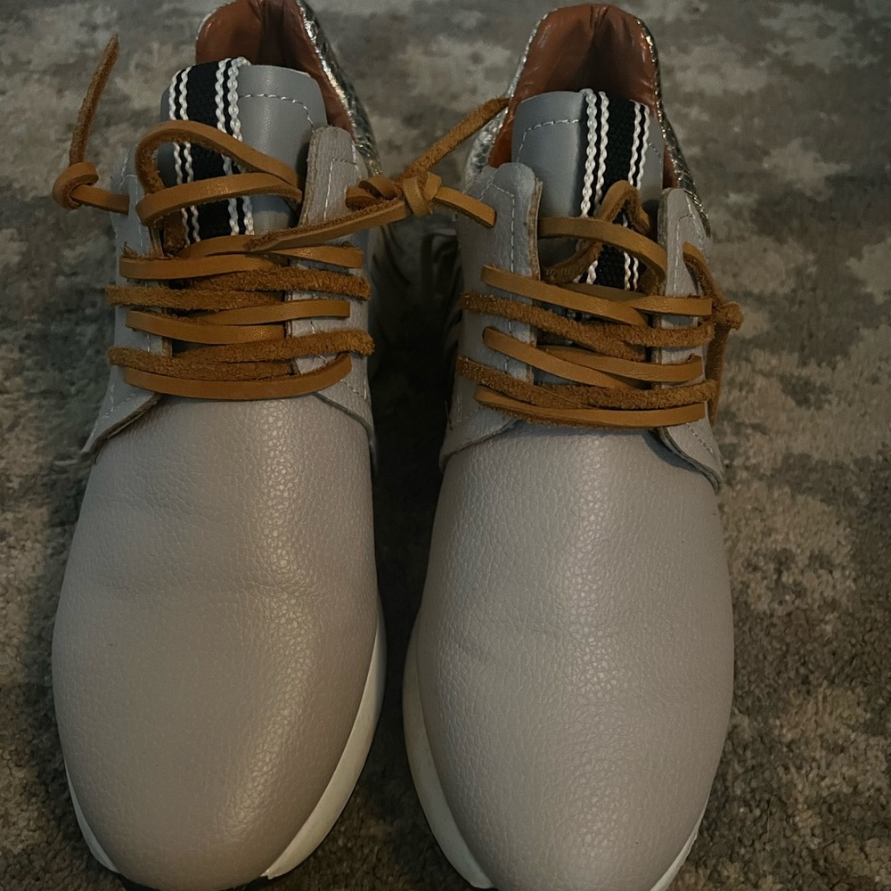 Shu Shop “Pepa” women’s tennis shoe. EUC. Worn twice!
